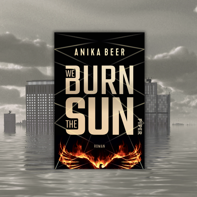 „We Burn the Sun“ von Anika Beer vor einer grauen, halb im Wasser versunkenen Skyline