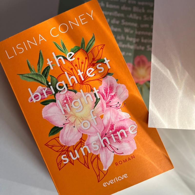 „The Brightest Light of Sunshine“ liegt auf weißem Untergrund