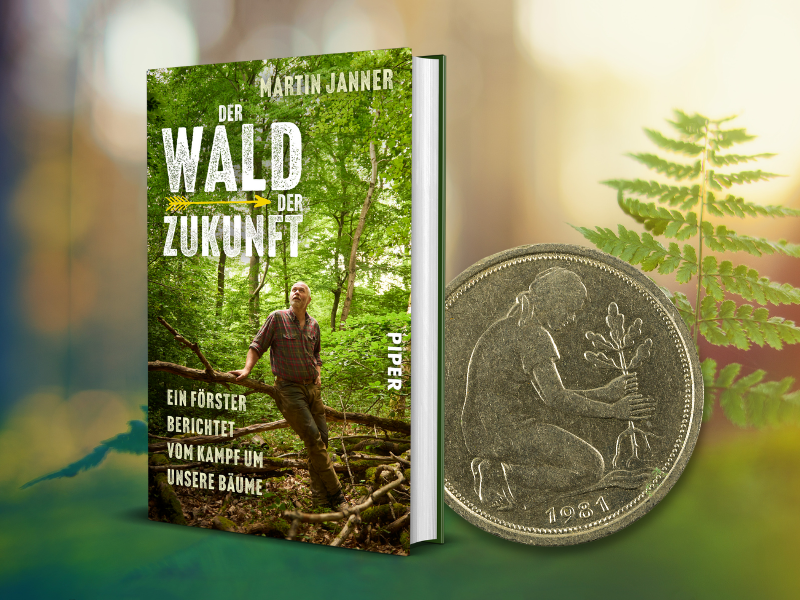 „Der Wald der Zukunft“ Buch mit einer 50-Pfennig-Münze vor grünem Hintergrund