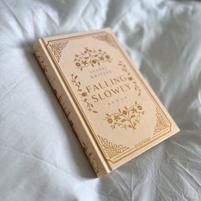 "Falling Slowly" liegt auf einer weißen Decke