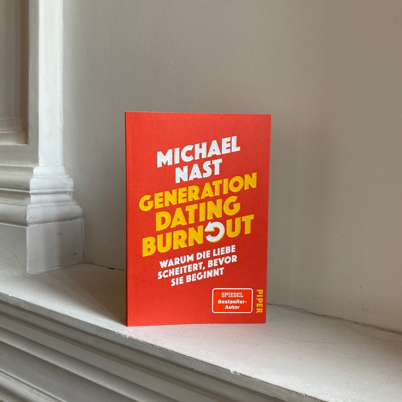 "Generation Dating Burnout" steht auf einem Mauervorsprung.